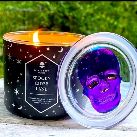 Bath and Bodyworks Halloween candle - Picture 1 of 4